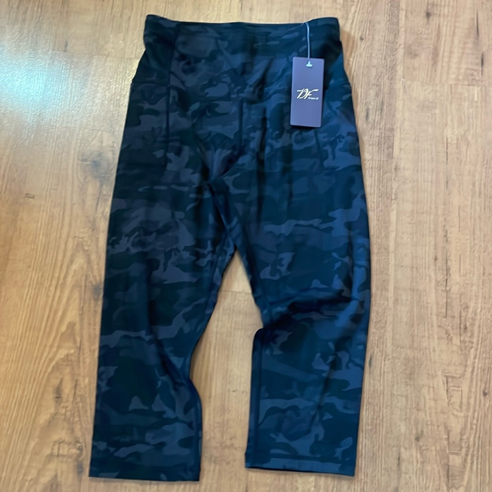 Dragon Fit black camo capri leggings.
